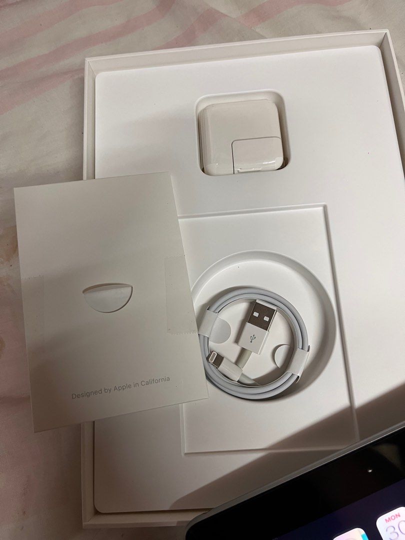 iPad Wi-Fi (5th Gen) (Category: iPad) located in Mandaluyong City. Submitted by luckyfire_c8351b (Listing ID 1344555026, Image 3). Description: iPad Wi-Fi 32GB Space Gray Condition: No issue, With Box & Complete Accessories, Manuals, Slightly used..