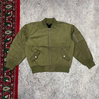 (Kategori: ) berada di . Dikirim oleh astinathrift (ID iklan 1344527828, Gambar 1). Deskripsi: .