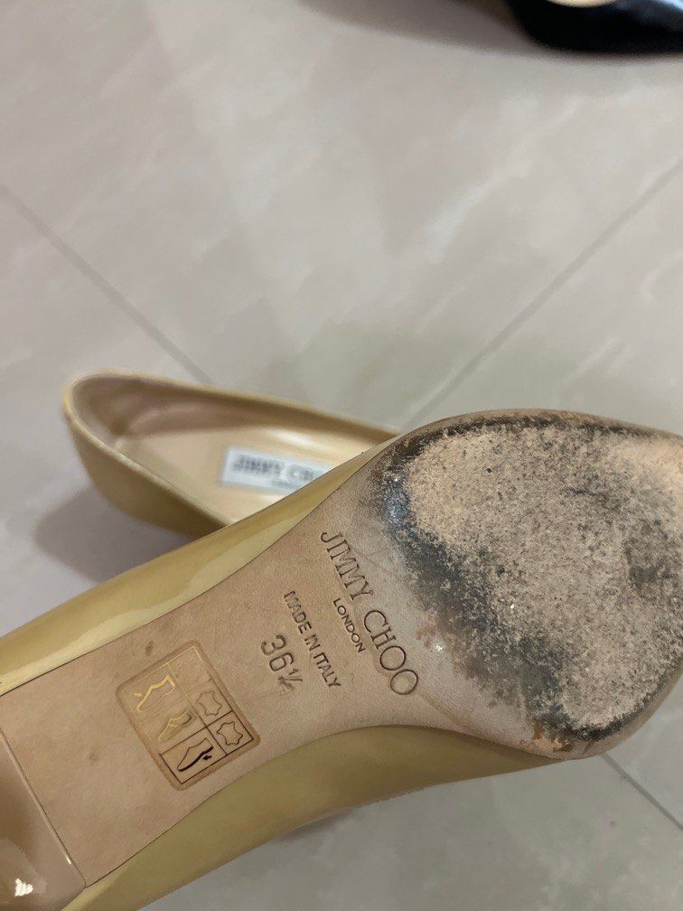 Jimmy Choo Patent Leather Beige Pumps (Category: Heels) located in Valenzuela. Submitted by declutterclutter_ (Listing ID 1344459502, Image 3). Description: .