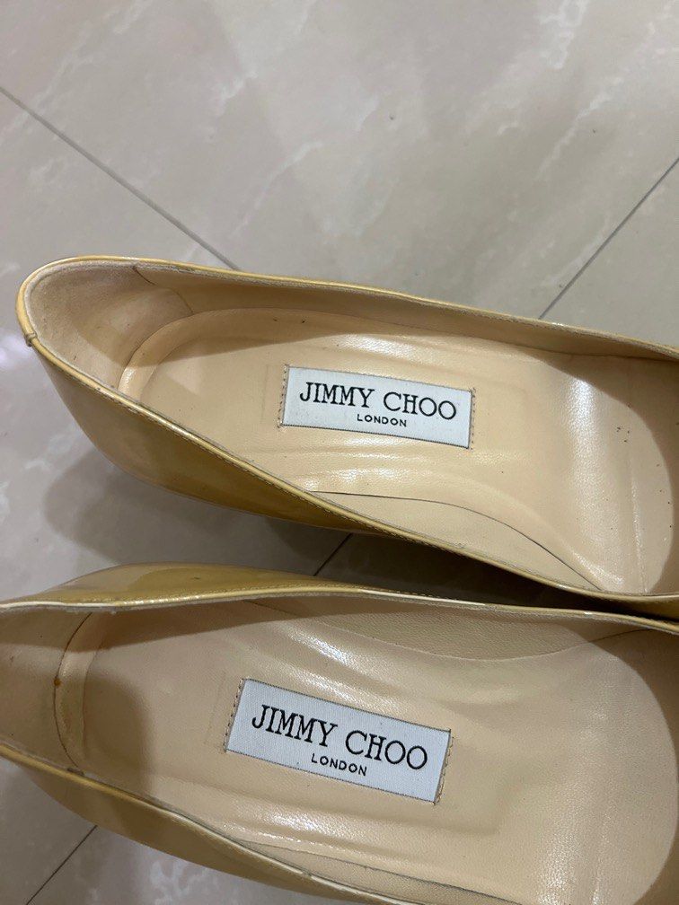Jimmy Choo Patent Leather Beige Pumps (Category: Heels) located in Valenzuela. Submitted by declutterclutter_ (Listing ID 1344459502, Image 2). Description: .