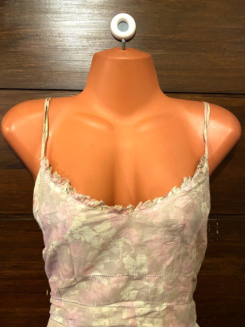 Joie Light pink and cream Top (Category: Others Tops) located in Muntinlupa City. Submitted by peoniesandpearls.bird (Listing ID 1344486747, Image 1). Description: Holiday 2024 Posts Festive Clothes with luxurious fabrics and opulent designs for all the parties or family celebrations you maybe attending this Holiday Season!!! Joie Light pink and cream fully lined top. It has thin straps, small buttons and frayed edges. Size Small Dry Clean or han