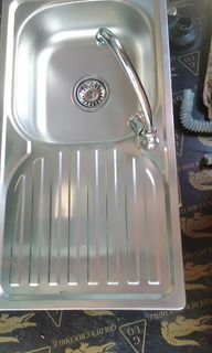 Kitchen sink with drainboard