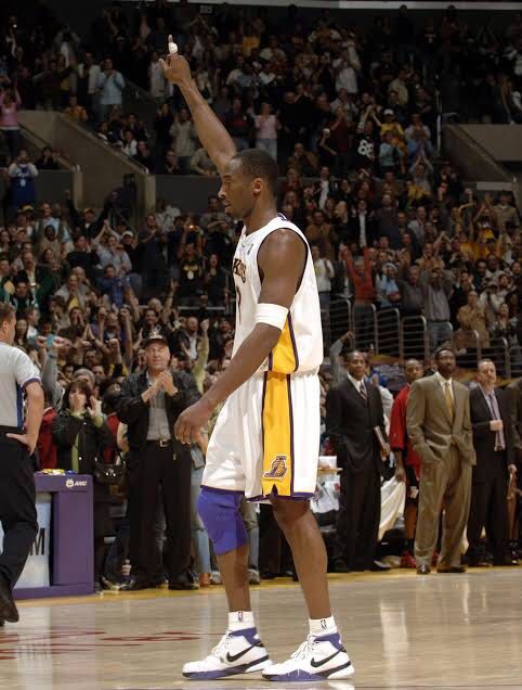 kobe bryant 81-point game figure (Category: Figurines & Statues) located in Manila. Submitted by treasurepile (Listing ID 1344449455, Image 2). Description: kobe bryant 81-point game figure • mcfarlane.