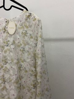 (Category: ) located in . Submitted by mariposawardrobe (Listing ID 1344492676, Image 1). Description: .