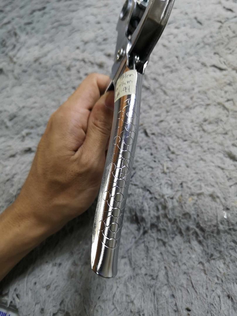 Leather Revolving Punch (Category: Craft Supplies & Tools) located in Santa Cruz. Submitted by jmy_surplus.2 (Listing ID 1344585654, Image 2). Description: Size ; L - 21 w - 11 Color ; Silver Type ; Punch Brand ; NO brand Material ; Stainless Steel Style ; 4 Hole Leather revolving Punch LG 94 JMY 4.