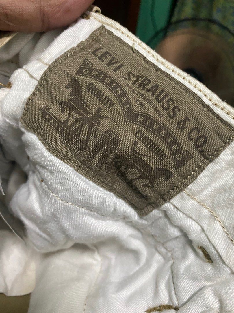 Levis cargo (Category: Jeans) located in Taytay. Submitted by dariusballesteros (Listing ID 1344465563, Image 3). Description: Size 32 Length 41 Hem 7 No issue.