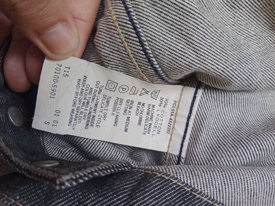 LEVIS ENGINEERED TRUCKER JACKET (Category: Coats, Jackets and Outerwear) located in Bacolod City. Submitted by bagsakancenter (Listing ID 1344499642, Image 3). Description: LEVIS ENGINEERED TRUCKER JACKET LEGIT/AUTHENTIC SIZE SMALL ON TAG WIDTH - 18 LENGTH - 24 AS IS WHERE IS IN CRISPY CONDITION PM LANG 🙏.