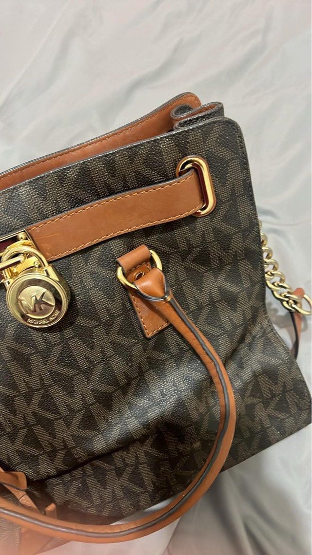 Michael Kors Hamilton Logo Large (Category: Luxury Bags & Wallets) located in Mandaluyong City. Submitted by laravictoria (Listing ID 1344480486, Image 3). Description: Original Michael Kors Halmiton Large Barely used around 3x only for office Bought from US Sold at Michael Kors website at sale price of 138USD (Php 8,000), original price at 348 USD (Php 20,000) RFS: not using anymore .