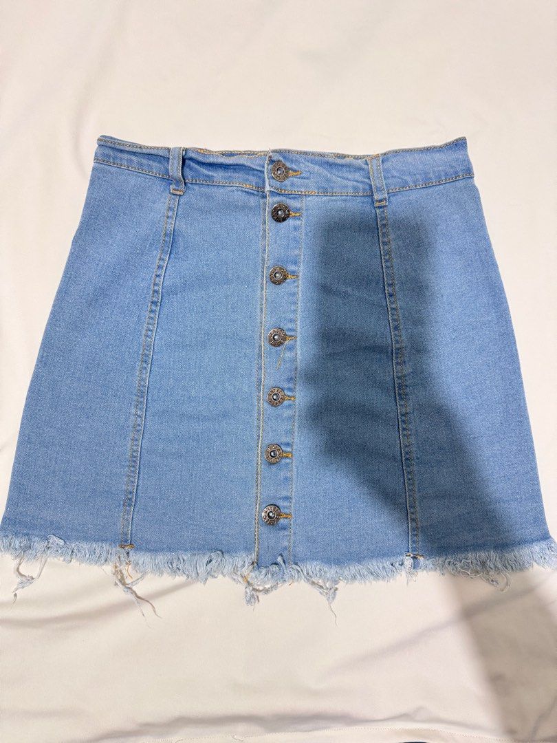 [Preloved] Buttondown Ripped Denim Skirt (Category: Skirts) located in Bacoor. Submitted by amorousmnl (Listing ID 1344533964, Image 1). Description: Good condition; no issues Size: S-M Stretchable Exact Measurements: Bottom Waist: 26" Hips: 30" Length: 15" RFS: Declutter.