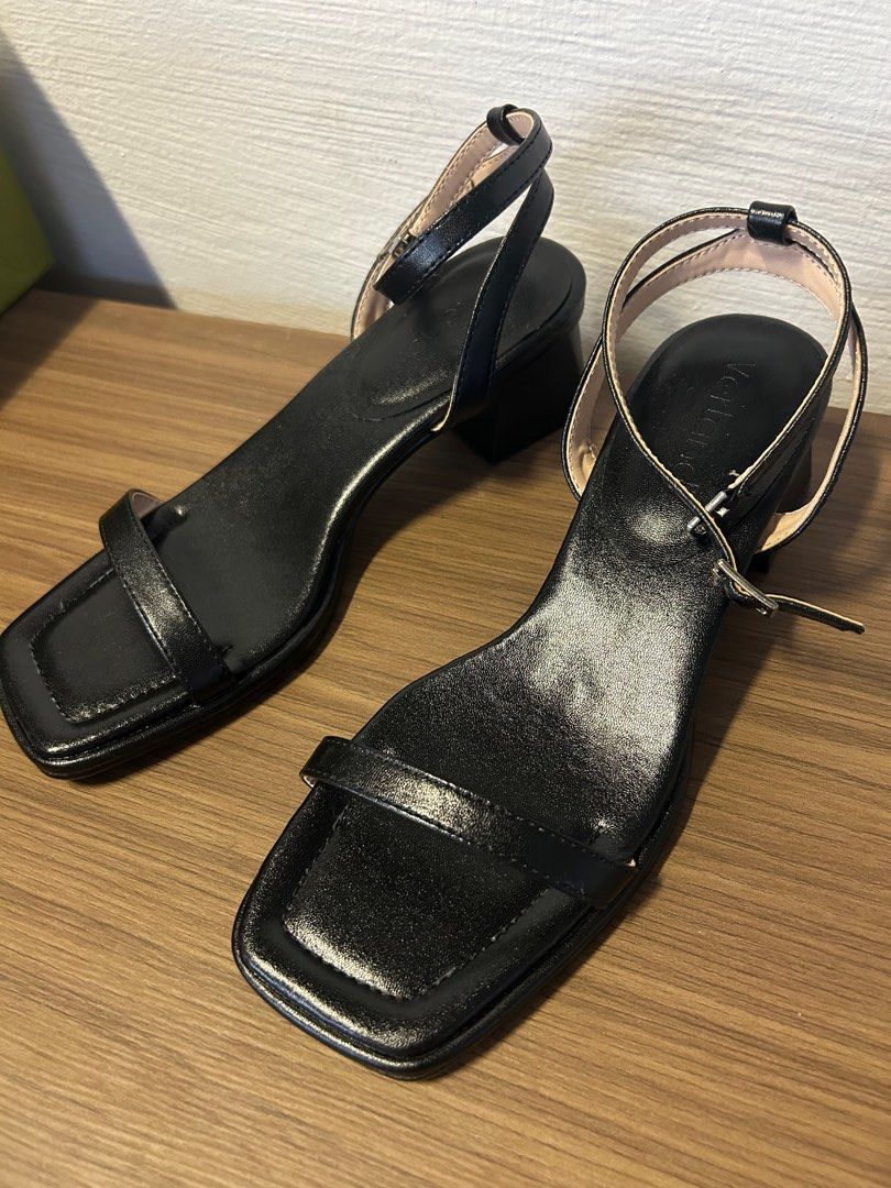 Simple square toe strappy high heels basic (Category: Flats) located in Singapore. Submitted by kymngg (Listing ID 1344612793, Image 1). Description: Colour:black Size : 225/size 5.