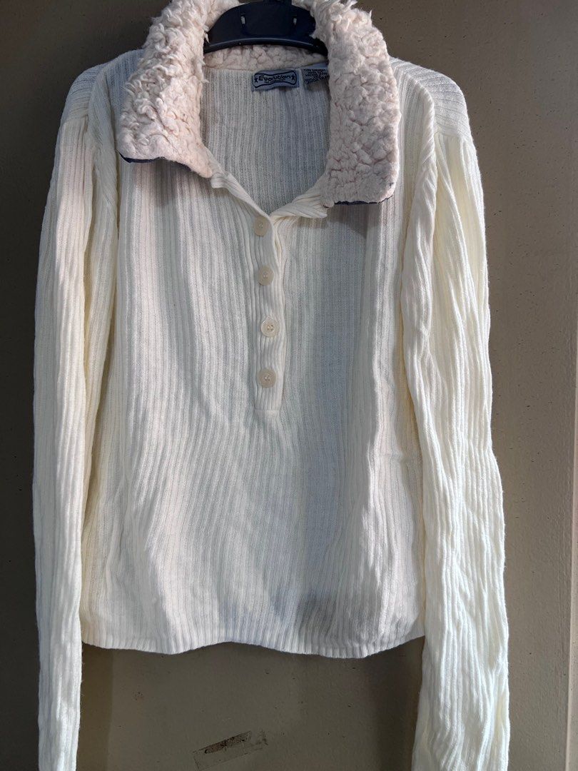 Sweaters (Category: Longsleeves) located in Cainta. Submitted by mc_chic (Listing ID 1344487323, Image 3). Description: 100 for both All in good condition! .