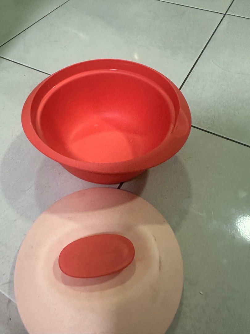 Tupperware Serving Set (Category: Food Organisation & Storage) located in Bangi. Submitted by leynamira (Listing ID 1344596807, Image 3). Description: Tupperware original Pink Edition Suitable for serving Buy all at RM100 and will get free 1 (refer last pictures) Can COD at Bangi/Semenyih/Bandar Sri Putra.