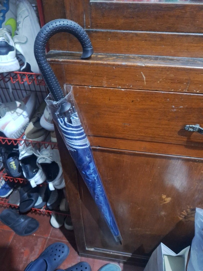 Umbrella long (Category: Umbrellas) located in Manila. Submitted by shopamanila (Listing ID 1344493392, Image 1). Description: umbrella long.