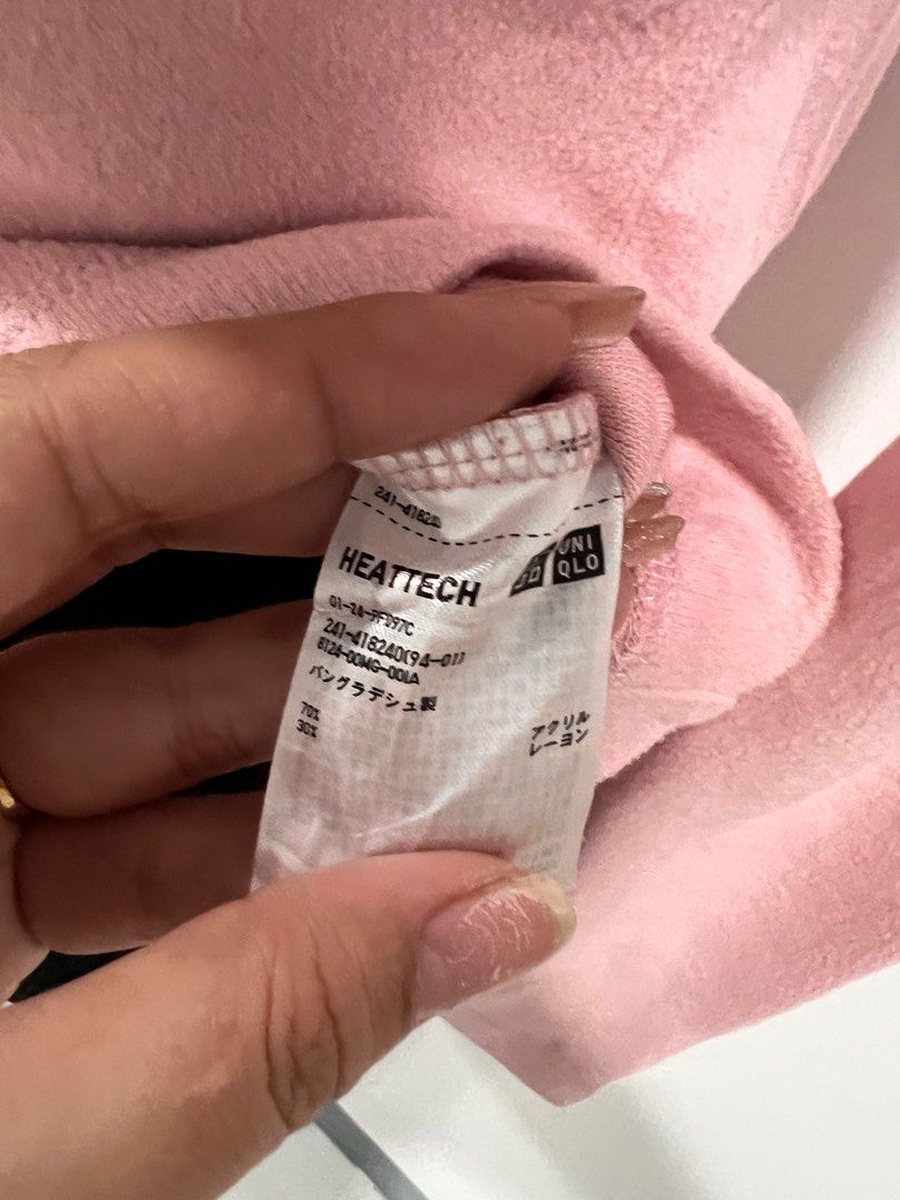 Uniqlo Heattech Shirt (Pink) (Category: Others Tops) located in Rizal. Submitted by ecrystalsph (Listing ID 1344601253, Image 3). Description: Uniqlo Heattech Top in Medium and Pink color. .