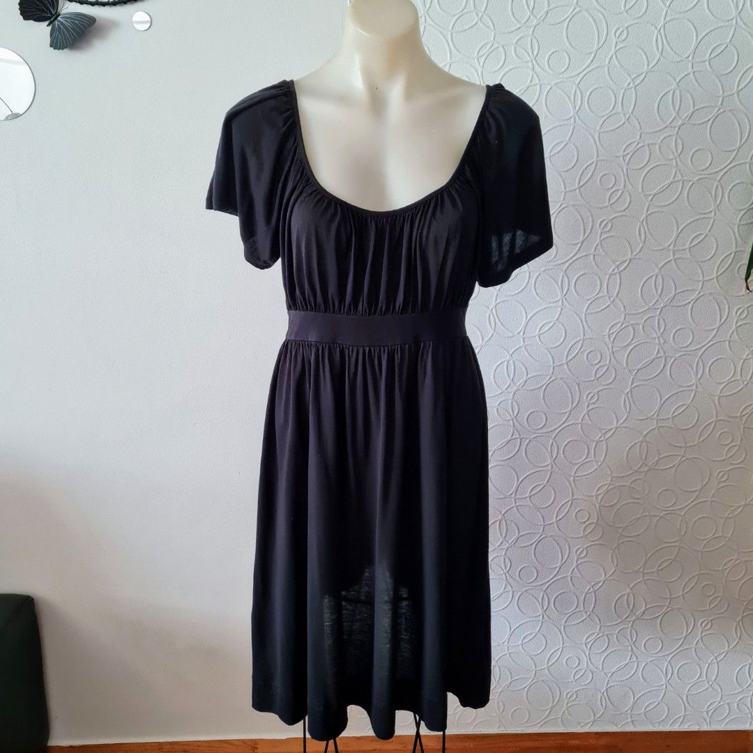 Women's size XS 'COUNTRY ROAD' Gorgeous black casual lyocell dress - GUC (Category: Women's Clothes) located in Sydney. Submitted by bilic83 (Listing ID 1344485586, Image 1). Description: P.s 2 small pinholes on left sleeve, one at front, one at back, priced accordingly.