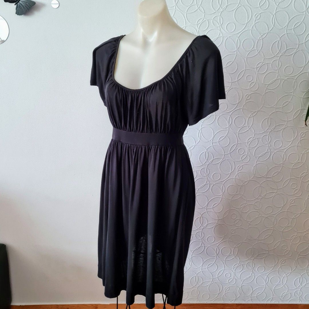 Women's size XS 'COUNTRY ROAD' Gorgeous black casual lyocell dress - GUC (Category: Women's Clothes) located in Sydney. Submitted by bilic83 (Listing ID 1344485586, Image 3). Description: P.s 2 small pinholes on left sleeve, one at front, one at back, priced accordingly.