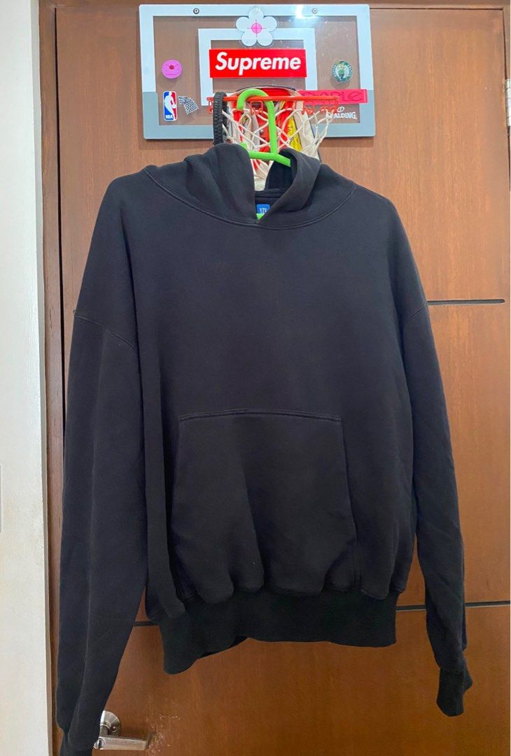 Yeezy Gap Hoodie (Category: Coats, Jackets and Outerwear) located in Las Pinas. Submitted by garms (Listing ID 1344564787, Image 1). Description: Yeezy Gap Hoodie Black Size XL For sale or For Trade Used a couple of times Heavy like a comforter and super comfy Slightly Negotiable .