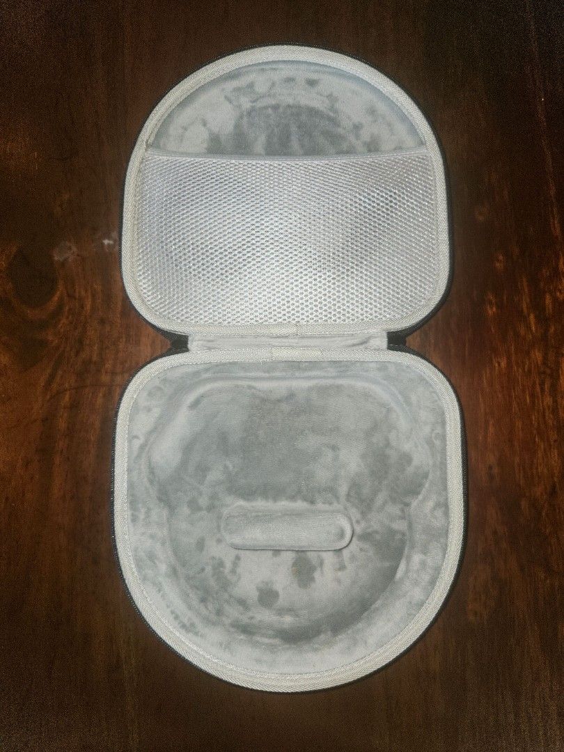 AirPods Max Case (Category: Cases & Sleeves) located in Makati City. Submitted by olisic63 (Listing ID 1344624298, Image 2). Description: Nice plush case for the AirPods Max. RFS: sold my AirPods Max comes with free APM ear pads covers.