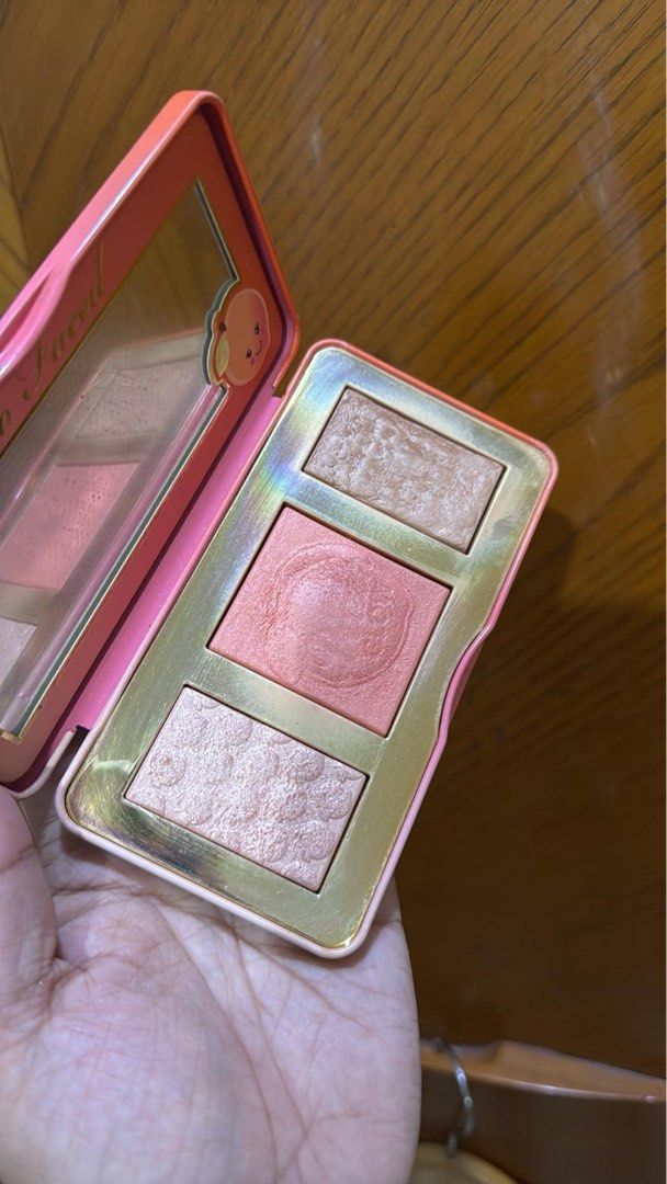 Authentic💯Too Faced Sweet Peach Glow🇺🇸 (Category: Makeup) located in Bacolod City. Submitted by charmvault (Listing ID 1344715709, Image 2). Description: 📌Too Faced Sweet Peach Glow Palette 👉🏻US Bought🇺🇸Retails 2k + 👉🏻Authentic💯 👉🏻Preloved item | Sanitized 👉🏻90% left 🏷️₱800 lastprice + SF c/o Buyer .