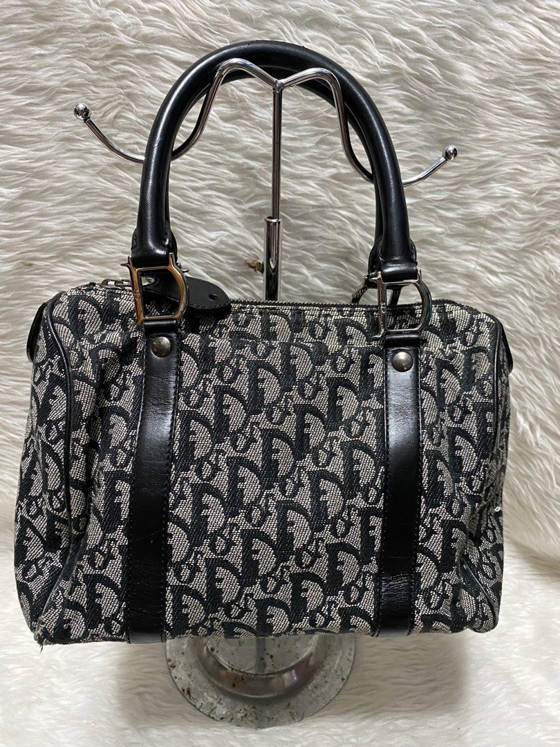 Christian Dior bag Authentic (Category: Luxury Bags & Wallets) located in Malolos. Submitted by yamaguchionline (Listing ID 1344670472, Image 1). Description: Bought in Japan guaranteed authentic money back if proven fake.very nice in actual.please respect my ads.