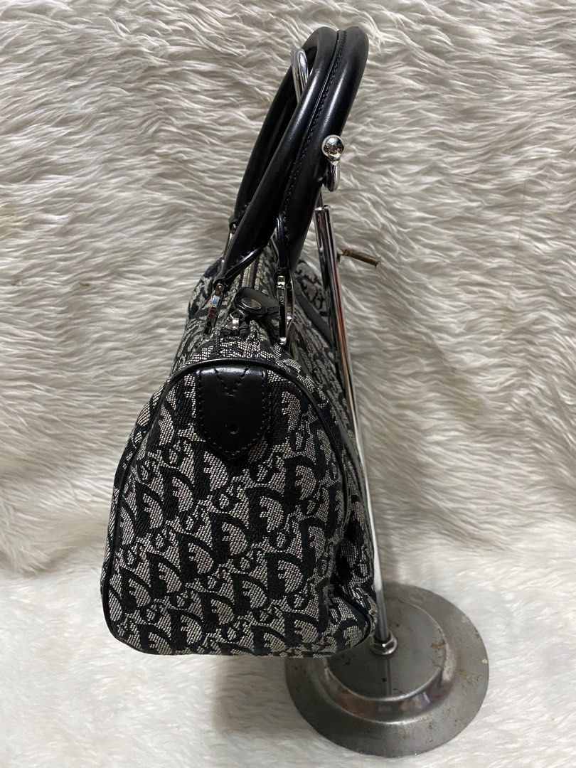 Christian Dior bag Authentic (Category: Luxury Bags & Wallets) located in Malolos. Submitted by yamaguchionline (Listing ID 1344670472, Image 3). Description: Bought in Japan guaranteed authentic money back if proven fake.very nice in actual.please respect my ads.