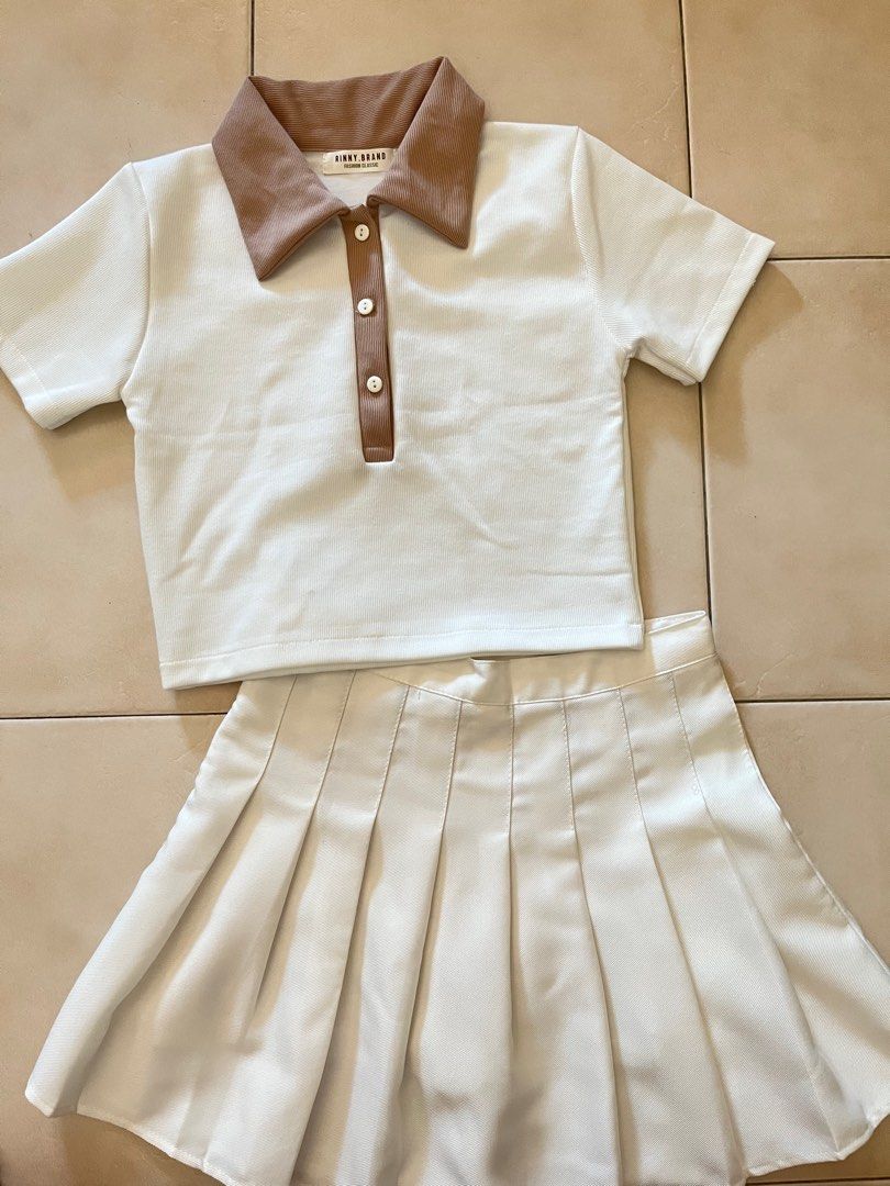 collared button top (Category: Shirts) located in Ujong Pasir. Submitted by amelia.preloved (Listing ID 1344650760, Image 1). Description: fits XS-S ✨ bought from thailand but never worn , can be paired w any bottoms! COD Sunway/PJ/Melaka.
