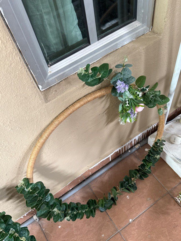 Deco Ring (Category: Artificial Plants & Flowers) located in Seri Kembangan. Submitted by minyoonfia (Listing ID 1344663272, Image 3). Description: i pernah untuk buat deco photooboth boleh refer gambar contoh 3 unit color coklat 1 unit color putih.
