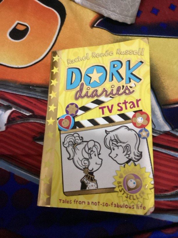 dork diaries TV STAR by rachel renee russell, Hobbies &