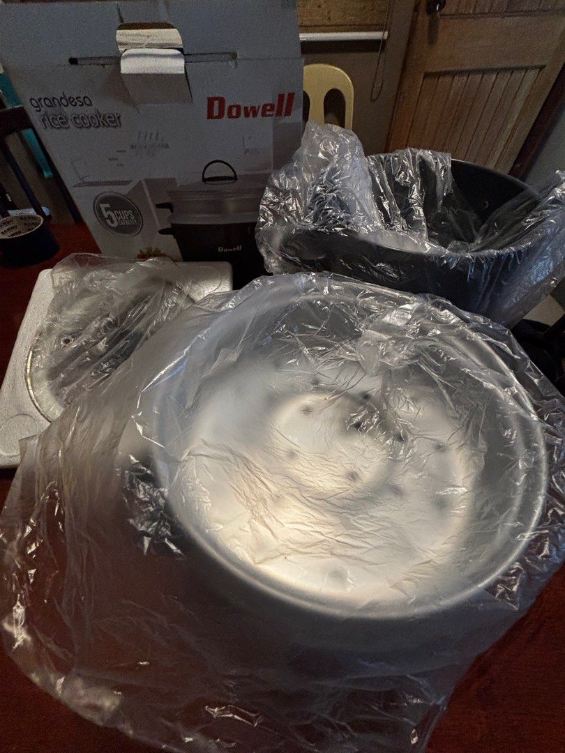 Dowell Rice Cooker (Category: Other Kitchenware & Tableware) located in Quezon City. Submitted by hotstuffmanila (Listing ID 1344617291, Image 3). Description: 5 cups rice cooker.