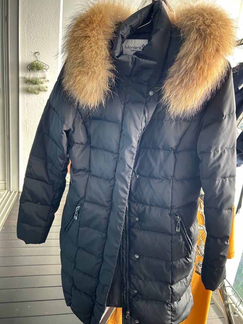 Down jacket (Category: Coats, Jackets and Outerwear) located in Singapore. Submitted by emily.qq (Listing ID 1344704727, Image 2). Description: Real fox fur collar very nice Shoulder-40cm Chest- 48cm Length- 85cm.