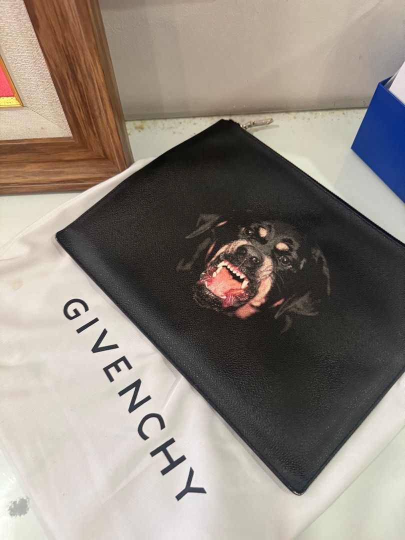 Givenchy clutch (Category: Luxury Bags & Wallets) located in Quezon City. Submitted by destashingmycloset (Listing ID 1344637214, Image 1). Description: .