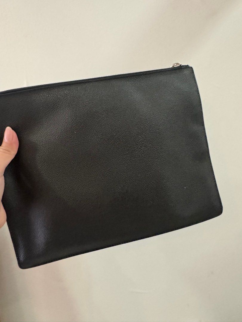 Givenchy clutch (Category: Luxury Bags & Wallets) located in Quezon City. Submitted by destashingmycloset (Listing ID 1344637214, Image 3). Description: .