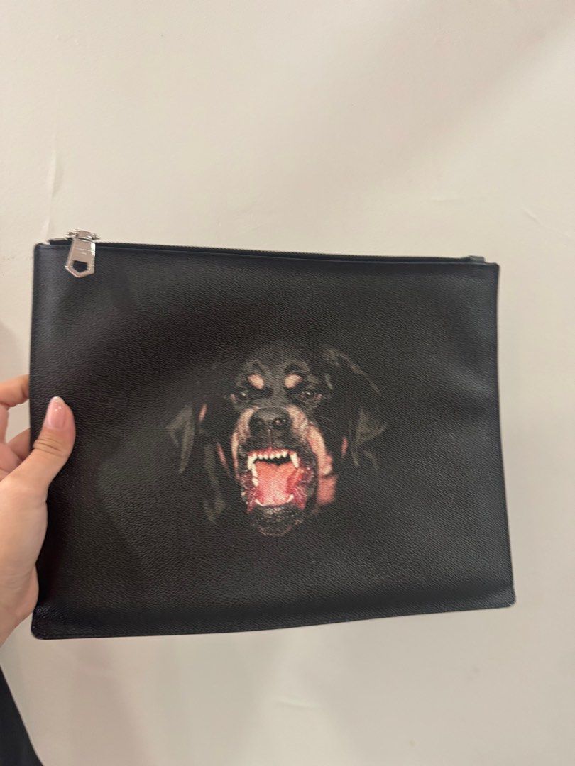 Givenchy clutch (Category: Luxury Bags & Wallets) located in Quezon City. Submitted by destashingmycloset (Listing ID 1344637214, Image 2). Description: .
