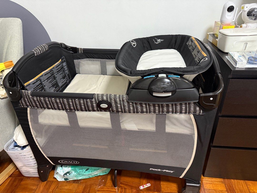 Graco Playpen / Crib Set (Category: Cots & Cribs) located in Manila. Submitted by cheskapards19 (Listing ID 1344630684, Image 2). Description: All in good condition just needs a little cleaning.