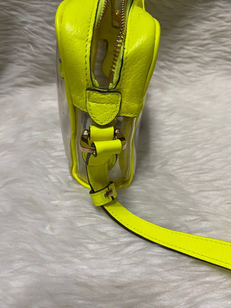 Gucci Sling bag Authentic (Category: Luxury Bags & Wallets) located in Malolos. Submitted by yamaguchionline (Listing ID 1344650549, Image 3). Description: Bought in Japan guaranteed authentic money back if proven fake.very nice in actual.please respect my ads.