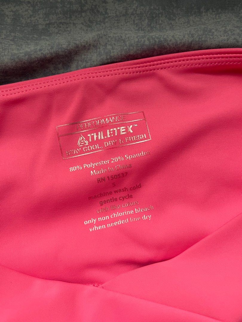 HOT PINK LEGGINGS SMALL (Category: Activewear) located in Manila. Submitted by cuervious (Listing ID 1344720565, Image 2). Description: .