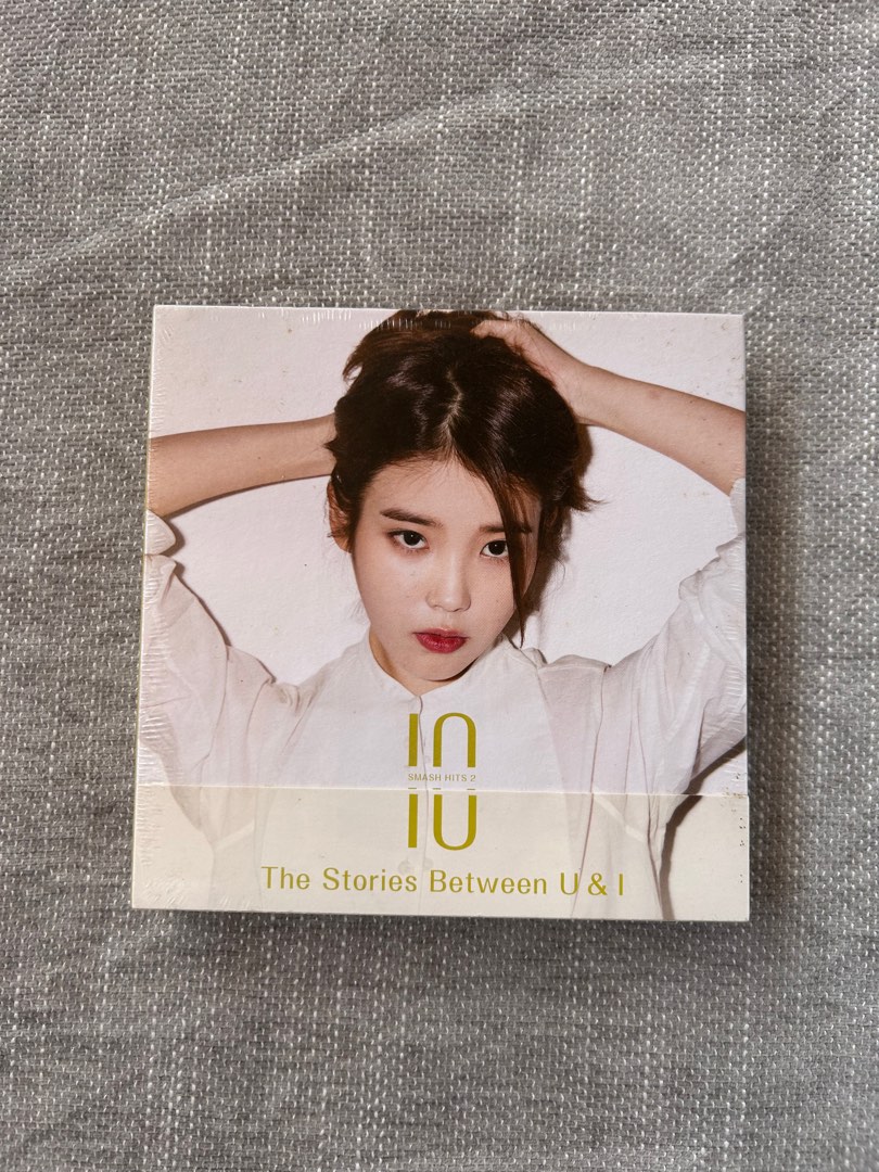 IU SMASH HITS 2: THE STORIES BETWEEN U & I, Hobbies & Toys