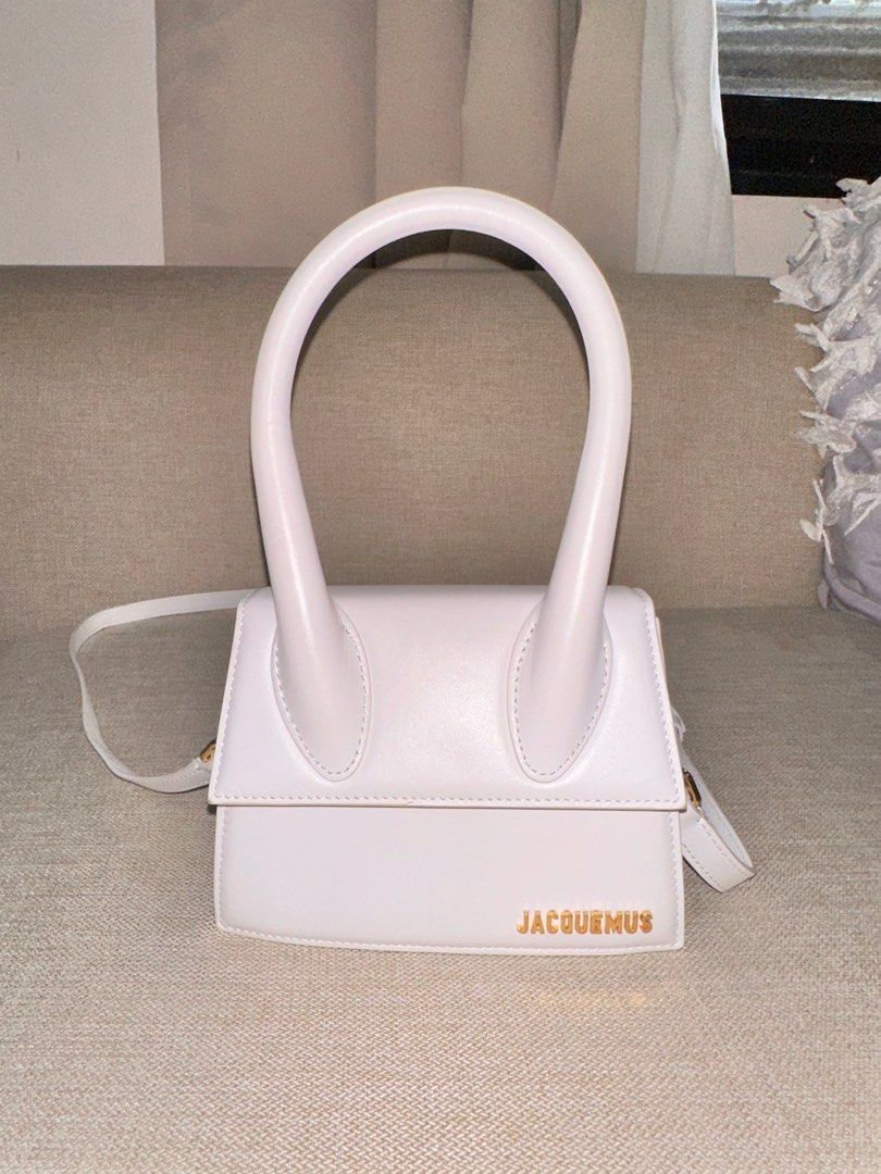 Jacquemus Le Chiquito Moyen in White (Category: Luxury Bags & Wallets) located in San Isidro. Submitted by closetprobinsyana (Listing ID 1344633270, Image 2). Description: Guaranteed authentic and we can do meet up around Nueva Ecija, Pampanga and Manila area. .