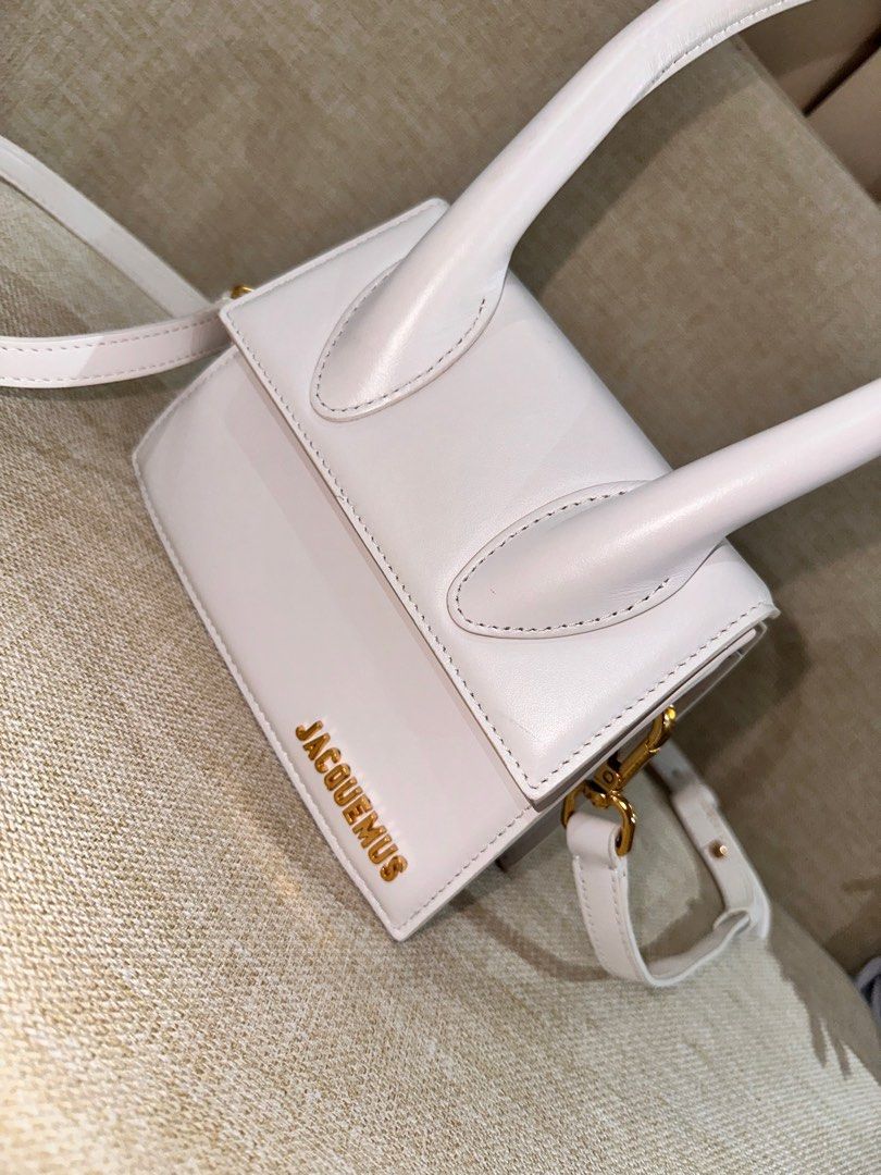 Jacquemus Le Chiquito Moyen in White (Category: Luxury Bags & Wallets) located in San Isidro. Submitted by closetprobinsyana (Listing ID 1344633270, Image 3). Description: Guaranteed authentic and we can do meet up around Nueva Ecija, Pampanga and Manila area. .