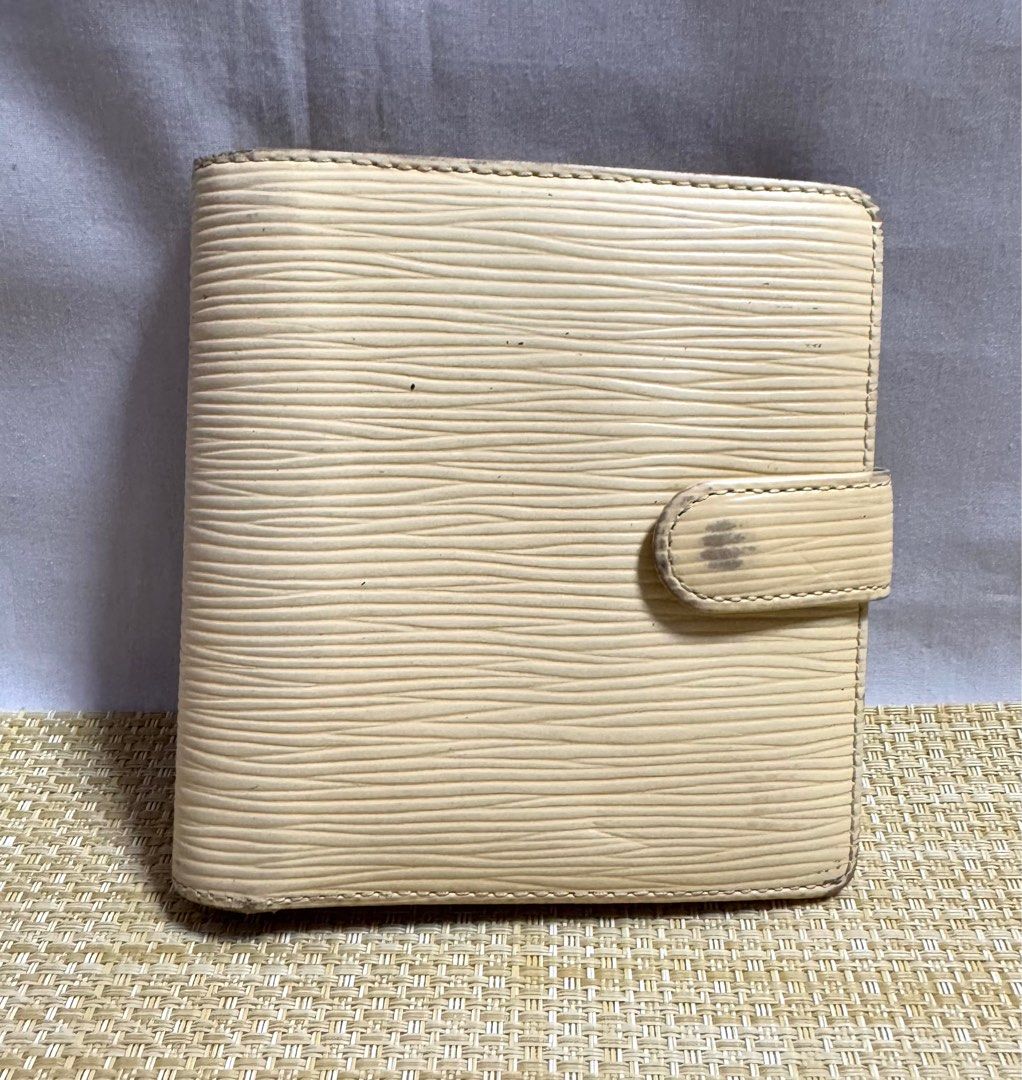 LOUIS VUITTON Epi Leather Short Wallet (Category: Luxury Bags & Wallets) located in Baguio. Submitted by pwz-eshop (Listing ID 1344748997, Image 1). Description: • Please make reading a habit! • I do not reserve items. I only mark items as reserved when it is paid. Paid items are shipped the next day. No shipping on holidays. • I do not have when worn pictures, please rely on actual dimensions for sizing. • Up for Grabs!! • Flaws: Rubs and press 