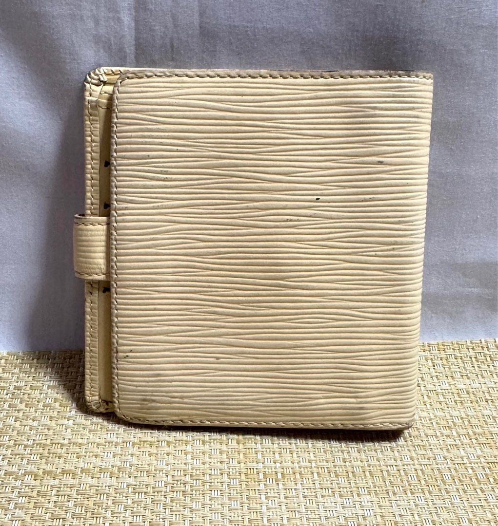 LOUIS VUITTON Epi Leather Short Wallet (Category: Luxury Bags & Wallets) located in Baguio. Submitted by pwz-eshop (Listing ID 1344748997, Image 2). Description: • Please make reading a habit! • I do not reserve items. I only mark items as reserved when it is paid. Paid items are shipped the next day. No shipping on holidays. • I do not have when worn pictures, please rely on actual dimensions for sizing. • Up for Grabs!! • Flaws: Rubs and press 