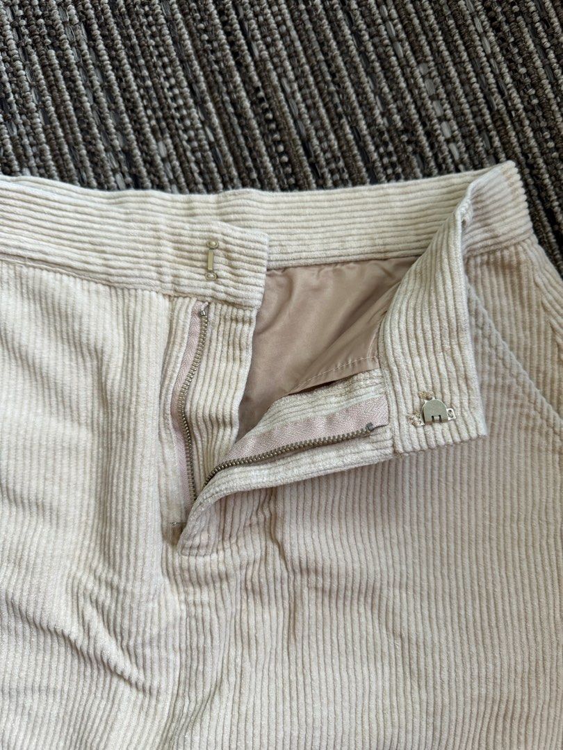 Mantou Corduroy Mini Skirt (Category: Skirts) located in Manila. Submitted by jdeclutters1 (Listing ID 1344637115, Image 3). Description: Mantou Corduroy Mini Skirt • size S (can fit 24-25” waist) • length: 14” • still in good condition (no flaws) • rfs: decluttering - does not fit anymore.