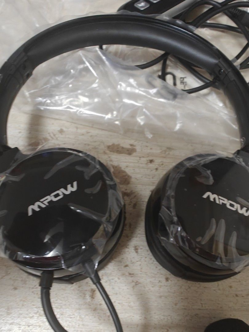 Mpow Wired Computer Headset (Category: Headphones & Headsets) located in Singapore. Submitted by elitesnipersauction (Listing ID 1344696104, Image 3). Description: 🔥 Fire Cheap Sale 🔥 Mpow Wired Computer Headset Model: PA071A Item is brand new just that some leather peel due to storage so buy only if U are comfortable Comes with box and cables Delivery at additional $7(3working days)/$20 for express delivery(same/next day) or u can self collect