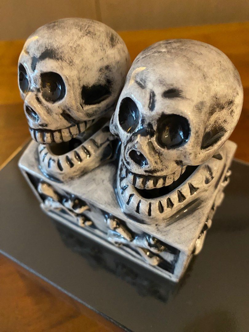 NEIGHBORHOOD BOOZE INCENSE CHAMBER DUAL SKULL, 興趣及遊戲, 玩具