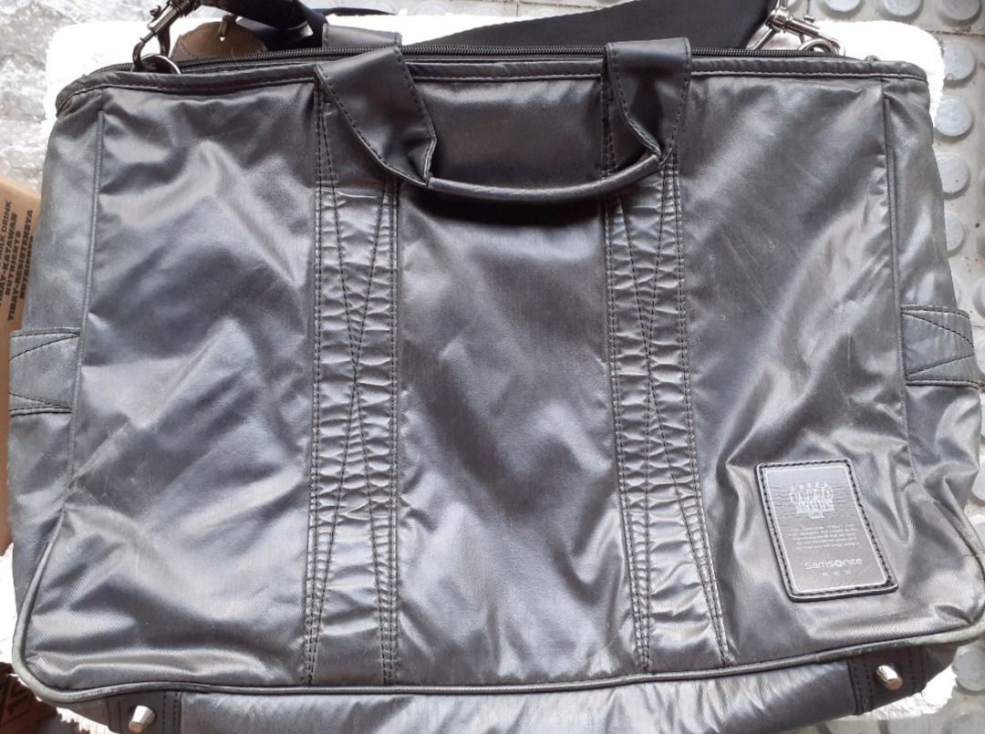 Original Black Samsonite Laptop Bag (Category: Laptop Bags & Sleeves) located in Marikina City. Submitted by oldschooljunkies (Listing ID 1344666808, Image 1). Description: well used; issue: see pic posted laptop with a size of 14" x 9" fits.