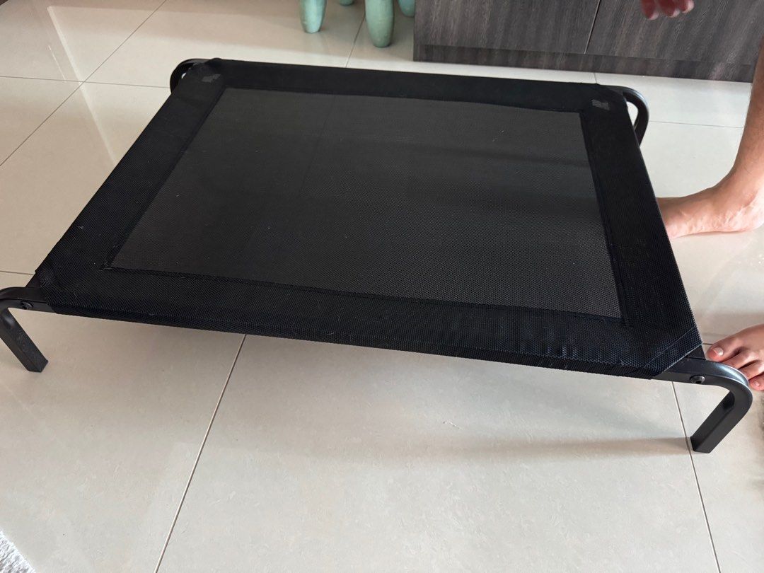 Pet Bed elevated (Category: Homes & Other Pet Accessories) located in Singapore. Submitted by bubbel (Listing ID 1344690280, Image 1). Description: bed was too big, no space in house Size M (refer to last pic).