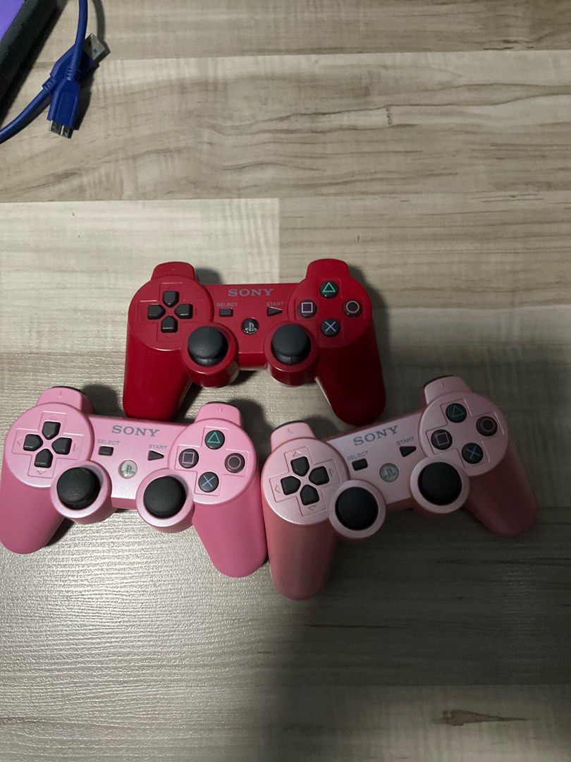 PS3 Controller (Category: Controllers) located in Singapore. Submitted by loversalex01084 (Listing ID 1344721869, Image 1). Description: .