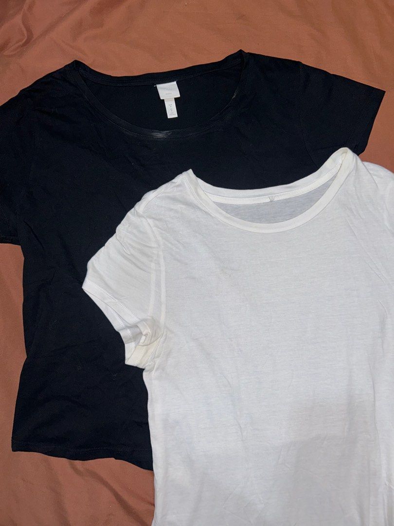 Solid Colour Shirts (Category: Shirts) located in Singapore. Submitted by abukazinaboo (Listing ID 1344715146, Image 1). Description: $4 each, buy both for $6 MEASUREMENTS: BLACK shoulder - 43cm chest - 53.5cm length - 60cm WHITE shoulder - 44.5cm chest - 52.5cm length - 67cm.