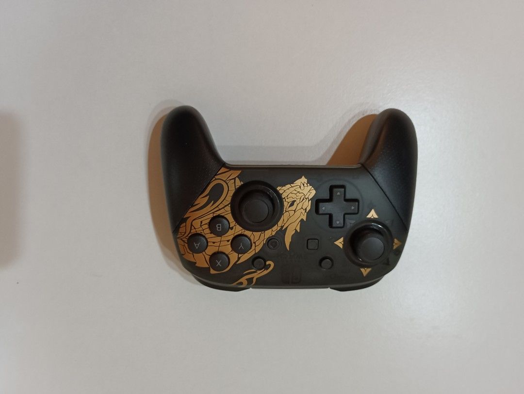 Switch Pro Controller OEM (Category: Controllers) located in Kuala Lumpur. Submitted by qtimes (Listing ID 1344615624, Image 2). Description: OEM Like and function same as orginal.