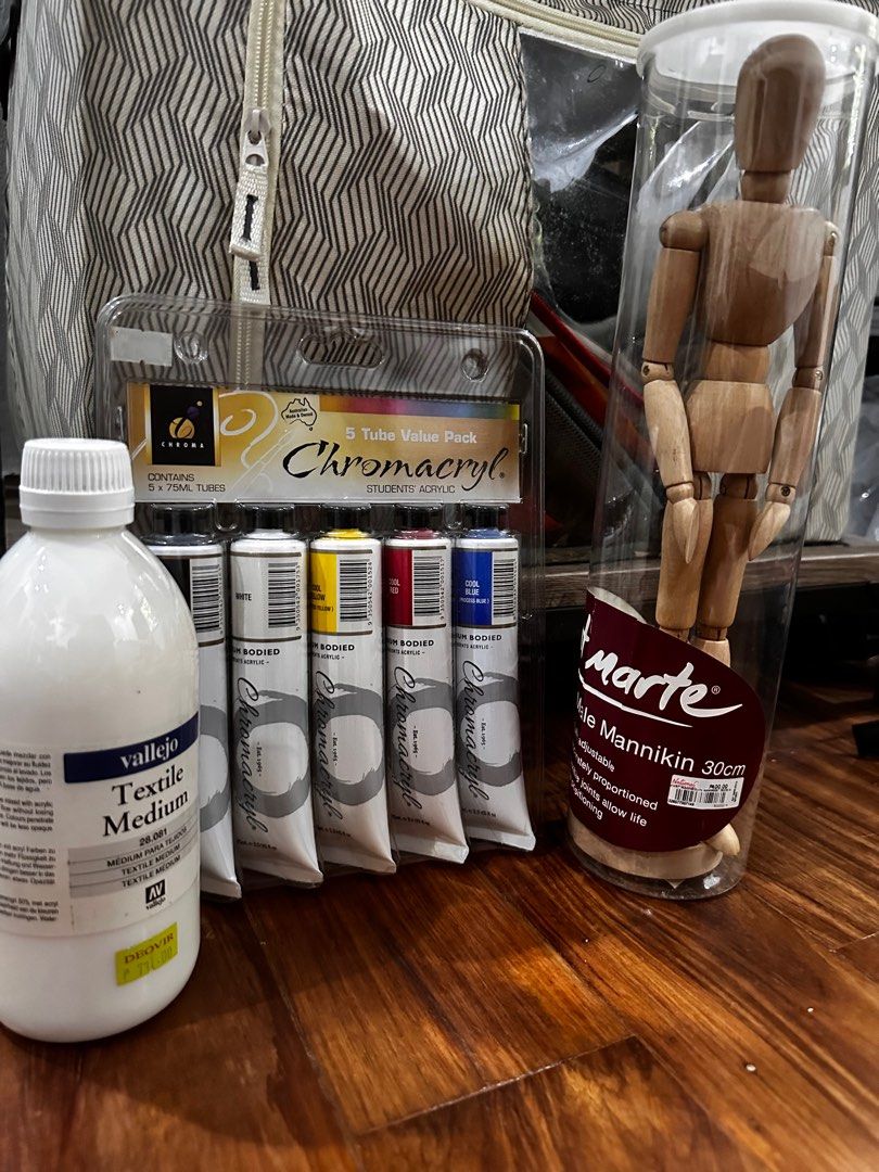 TEXTILE PAINTING KIT WITH FREEBIES (Category: Craft Supplies & Tools) located in Quezon City. Submitted by Shrimpriced (Listing ID 1344622623, Image 2). Description: Brand new acrylic paint and textile medium, take all for PHP 900 with craft supplies Bought at: Chromacryl paint set - PHP 646 Vallejo textile medium (used to mix with acrylic paint to paint on fabric) - PHP 731 RFS: I bought this for school but the pandemic happened so I never used 